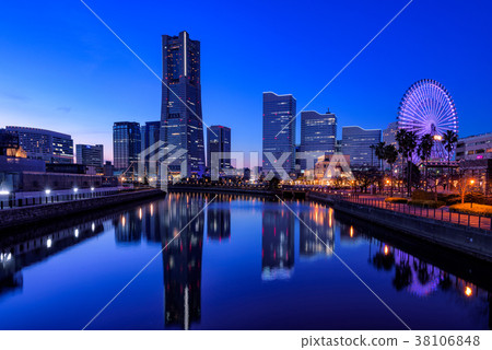 從橫濱·環球橋的Minato Mirai夜景 38106848