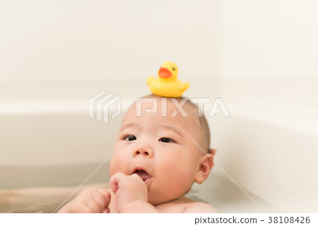 bathing bathing 38108426