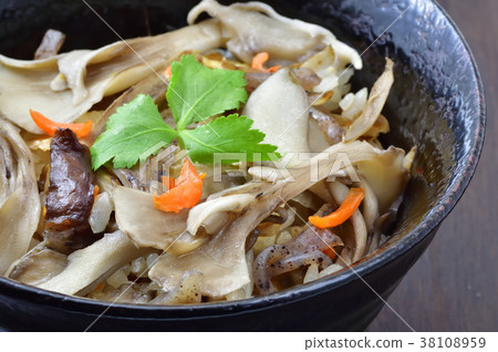  煮熟的米飯 38108959