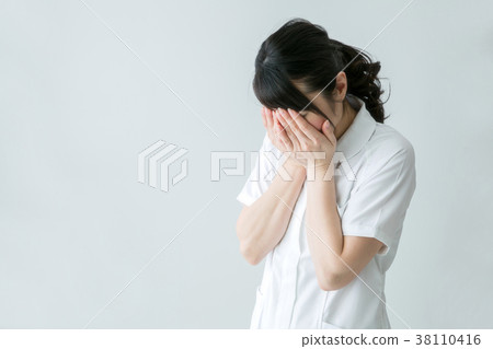 Woman in white coat crying 38110416