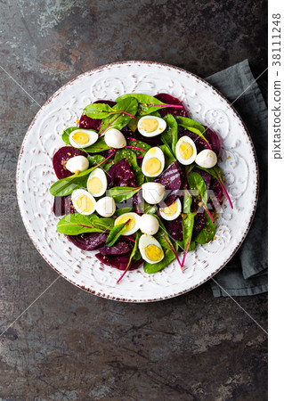 Fresh vegetable salad with boiled beet 38111248