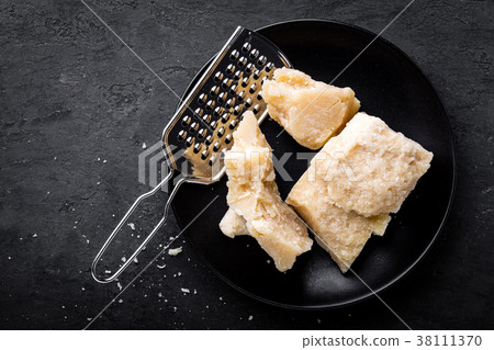 Parmesan cheese 38111370