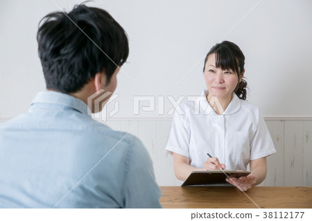白大褂諮詢的女人 白大褂諮詢的女人 38112177