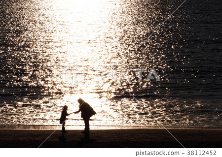 The sea of Sunday The sea of Sunday 38112452