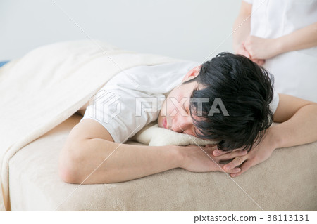 A man who sleeps on a treatment table 38113131