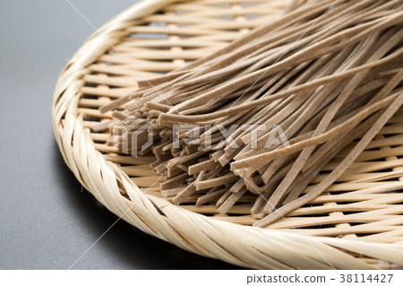 Raw noodles 38114427