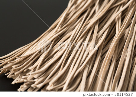 Raw noodles 38114527