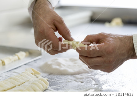 confectioner 38114632