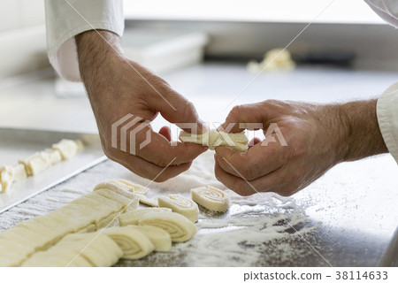 confectioner 38114633