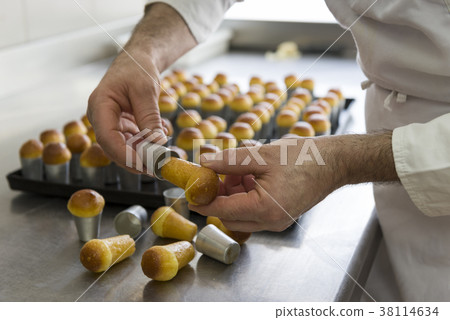 confectioner 38114634