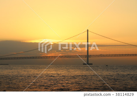 January 1, 2018 First sunrise Akashi Kaikyo Bridge 38114829