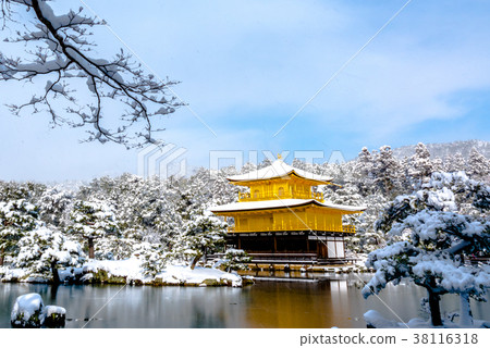 Snow makeup of Kinkaku-ji Temple of clear weather Snow makeup of Kinkaku-ji Temple of clear weather 38116318