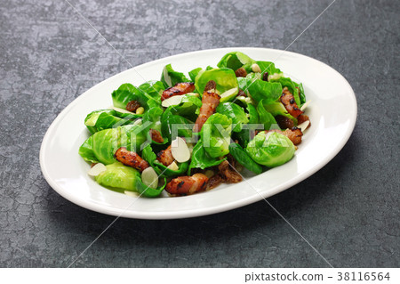 Brussels sprout salad 38116564