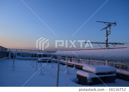 Roof of heavy snow Roof of heavy snow 38116752