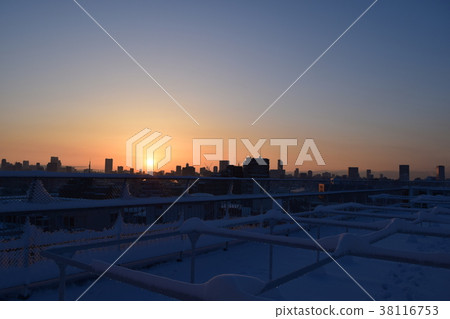 Roof of heavy snow Roof of heavy snow 38116753