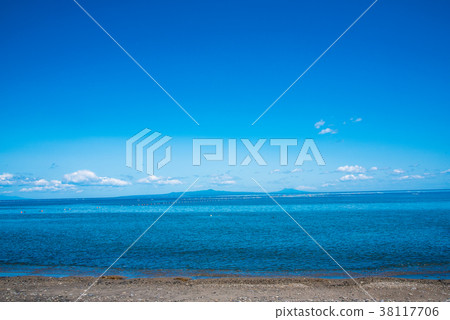 從Notsuke半島俯瞰國崎島的根室海峽 38117706