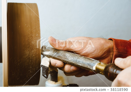 lathe on a tree 38118590