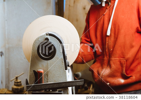 lathe on a tree 38118604