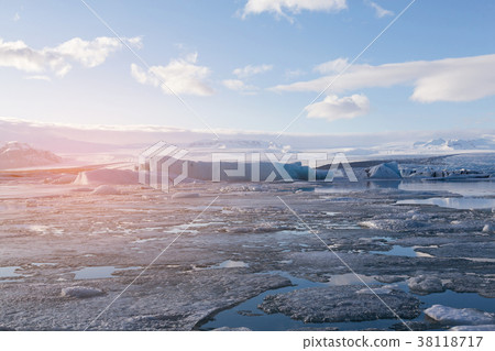 Ice winter lake at Jakulsarlon glacier, Iceland  38118717