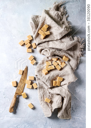 Salted caramel fudge 38120090