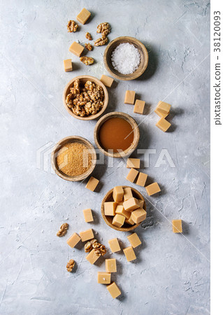 Salted caramel fudge 38120093