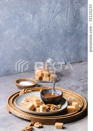 Salted caramel fudge 38120233