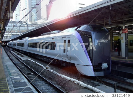 新[Azusa] ~E 353在新宿站停靠 38121449
