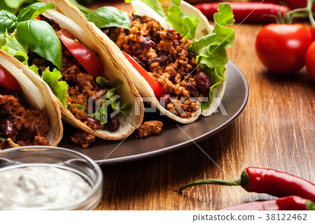 Mexican tacos with minced meat, beans and spices 38122462