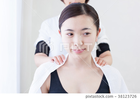 Female massage 38123726