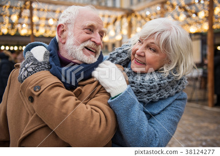 Glad old couple cuddling outdoor 38124277