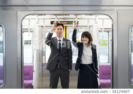 火車男女通勤射擊合作“京王電鐵有限公司” 火車男女通勤射擊合作“京王電鐵有限公司” 38124807