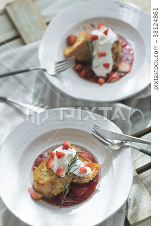 草莓法式吐司 草莓法式吐司 38124861