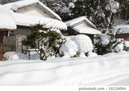 島根縣松江市美穗關町，2013年降雪量大 38126064