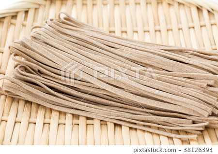 Raw noodles 38126393