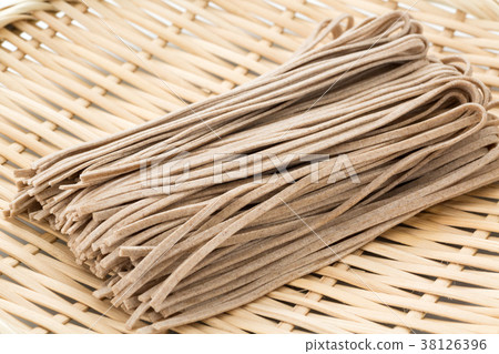 Raw noodles 38126396
