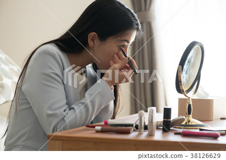 Business woman drawing eye line 38126629