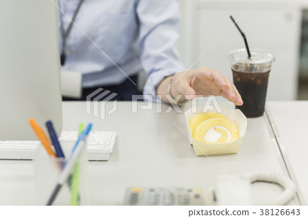 到達為蛋糕的女商人 38126643