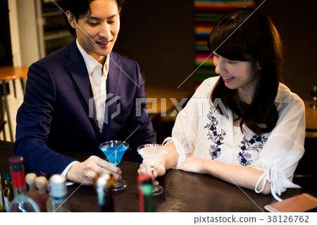 Young men and women (bar counter) Young men and women (bar counter) 38126762