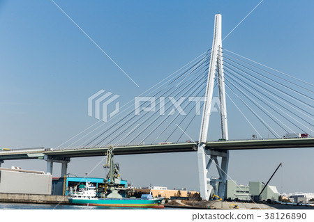 Anji河口的風景在大阪。阪神高速公路5號海灣線，Tenposan Ohashi大橋。 38126890