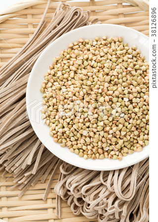 Raw noodles 38126896