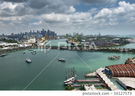 Keppel Harbour and Singapore Skyline 38127573