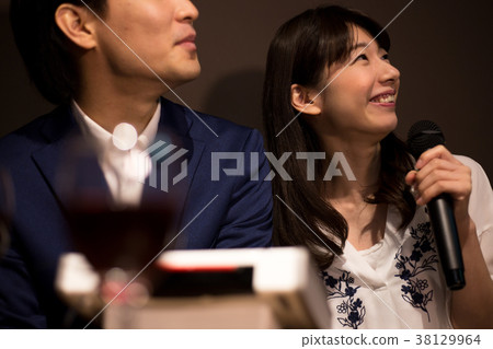 青年男女（卡拉OK） 38129964