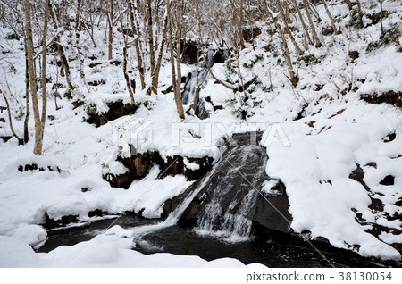 Utsue 48 waterfall winter 38130054