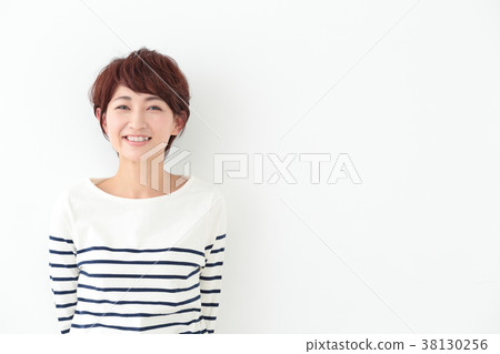 中年女性短髮 38130256