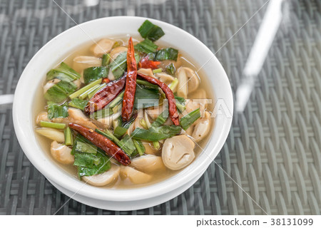tom yum soup 38131099