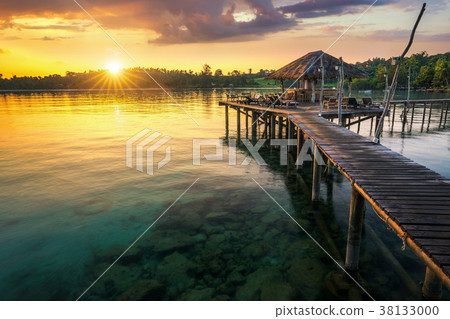 Wooded bridge to Koh Mak harbor 38133000