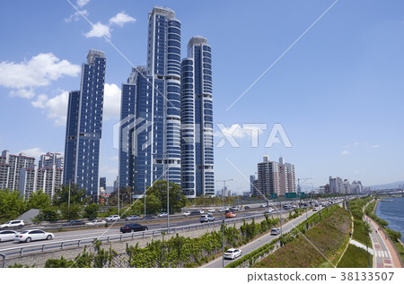 Riverside North Road 38133507