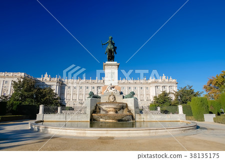 Madrid Oriente Square 38135175