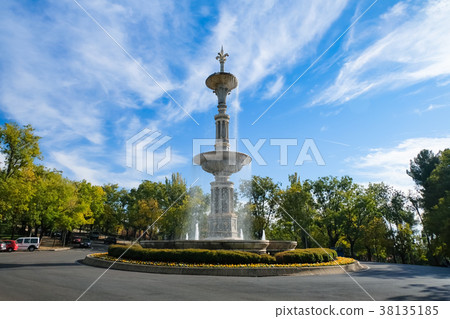 The huge fountain of Madrid Oeste Park Fuente D. Juan de Villanueva The huge fountain of Madrid Oeste Park Fuente D. Juan de Villanueva 38135185