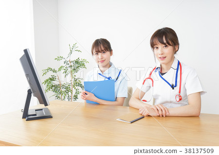 Doctor and nurse giving a briefing Doctor and nurse giving a briefing 38137509